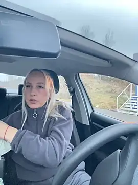 Snapshot of MerlinDave chatting on 10.27.25 MerlinDave online show from 10.27.25