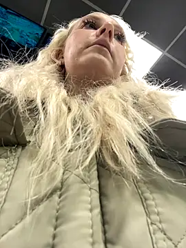 Snapshot of MerlinDave chatting on 10.30.25 MerlinDave online show from 10.30.25