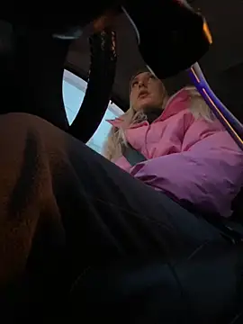 Snapshot of MerlinDave chatting on 11.06.25 MerlinDave online show from 11.06.25