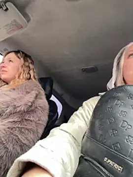 Snapshot of MerlinDave chatting on 11.22.25 MerlinDave online show from 11.22.25