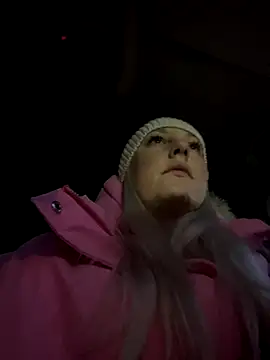 Snapshot of MerlinDave chatting on 11.28.25 MerlinDave online show from 11.28.25