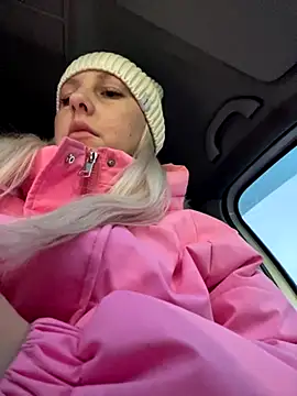 Snapshot of MerlinDave chatting on 11.29.25 MerlinDave online show from 11.29.25