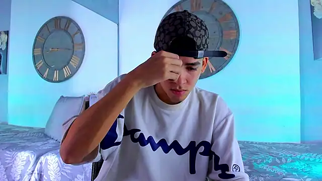 Snapshot of Mike_0233_ chatting on 12.20.24 Mike 0233 online show from 12.20.24