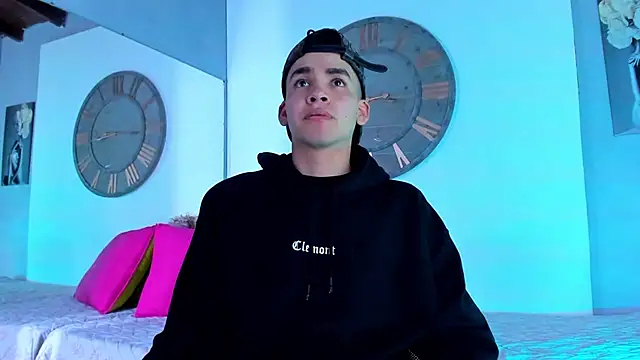 Snapshot of Mike_0233_ chatting on 12.21.24 Mike 0233 online show from 12.21.24