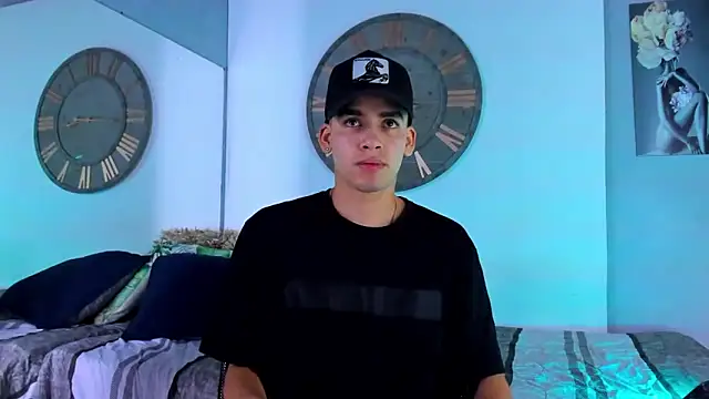 Snapshot of Mike_0233_ chatting on 12.22.24 Mike 0233 online show from 12.22.24