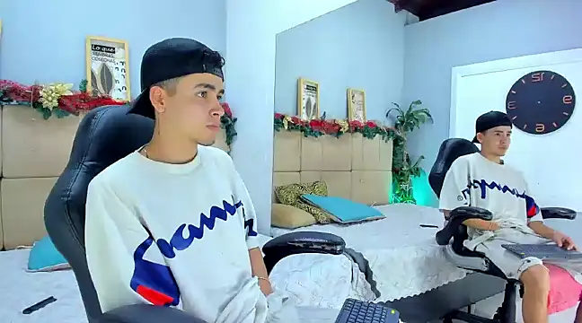 Snapshot of Mike_0233_ chatting on 12.29.24 Mike 0233 online show from 12.29.24