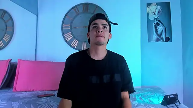 Snapshot of Mike_0233_ chatting on 12.31.24 Mike 0233 online show from 12.31.24