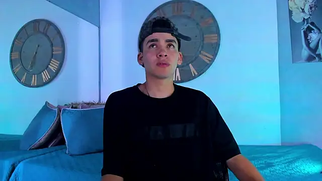 Snapshot of Mike_0233_ chatting on 01.09.25 Mike 0233 online show from 01.09.25