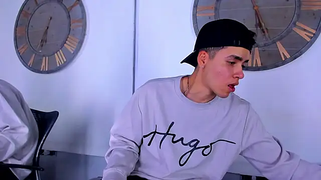 Snapshot of Mike_0233_ chatting on 01.10.25 Mike 0233 online show from 01.10.25