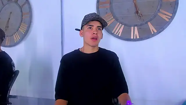 Snapshot of Mike_0233_ chatting on 01.11.25 Mike 0233 online show from 01.11.25