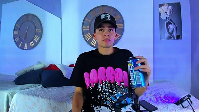 Snapshot of Mike_0233_ chatting on 01.18.25 Mike 0233 online show from 01.18.25