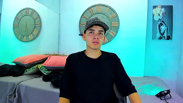 Snapshot of Mike_0233_ chatting on 01.28.25 Mike 0233 online show from 01.28.25