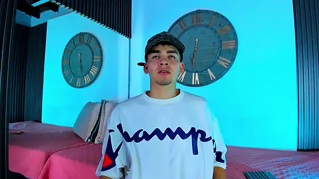 Snapshot of Mike_0233_ chatting on 02.02.25 Mike 0233 online show from 02.02.25