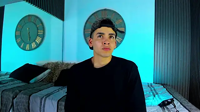 Snapshot of Mike_0233_ chatting on 02.04.25 Mike 0233 online show from 02.04.25