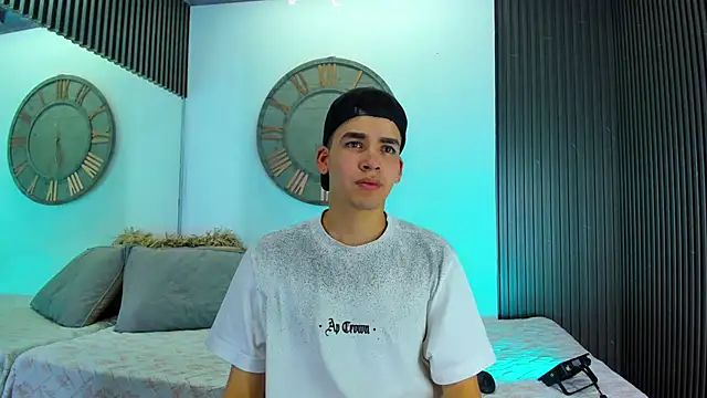 Snapshot of Mike_0233_ chatting on 02.05.25 Mike 0233 online show from 02.05.25