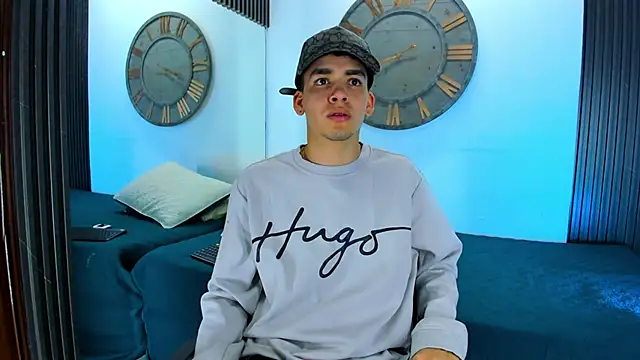 Snapshot of Mike_0233_ chatting on 02.08.25 Mike 0233 online show from 02.08.25