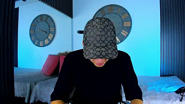 Snapshot of Mike_0233_ chatting on 02.09.25 Mike 0233 online show from 02.09.25