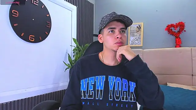 Snapshot of Mike_0233_ chatting on 02.12.25 Mike 0233 online show from 02.12.25