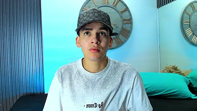 Snapshot of Mike_0233_ chatting on 02.15.25 Mike 0233 online show from 02.15.25