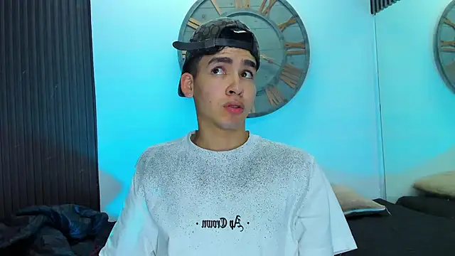 Snapshot of Mike_0233_ chatting on 02.15.25 Mike 0233 online show from 02.15.25