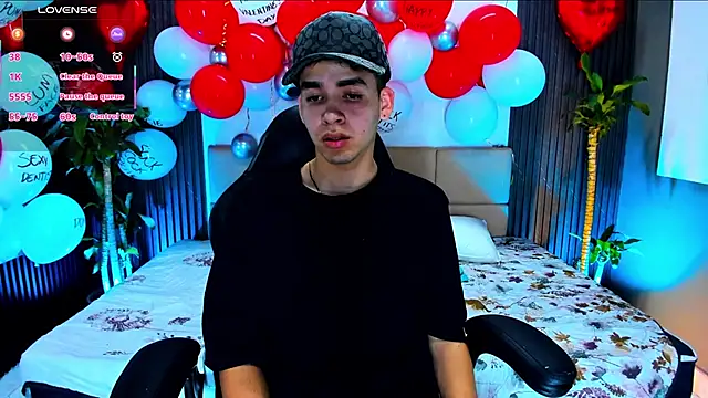 Snapshot of Mike_0233_ chatting on 02.16.25 Mike 0233 online show from 02.16.25