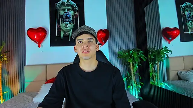 Snapshot of Mike_0233_ chatting on 02.19.25 Mike 0233 online show from 02.19.25