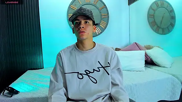 Snapshot of Mike_0233_ chatting on 02.21.25 Mike 0233 online show from 02.21.25