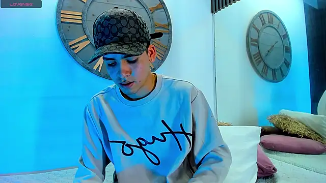 Snapshot of Mike_0233_ chatting on 02.21.25 Mike 0233 online show from 02.21.25