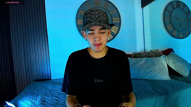 Snapshot of Mike_0233_ chatting on 02.22.25 Mike 0233 online show from 02.22.25