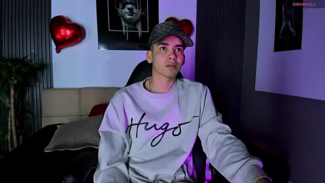 Snapshot of Mike_0233_ chatting on 02.25.25 Mike 0233 online show from 02.25.25