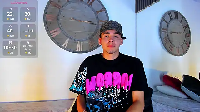 Snapshot of Mike_0233_ chatting on 03.04.25 Mike 0233 online show from 03.04.25