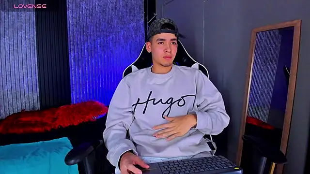 Snapshot of Mike_0233_ chatting on 03.07.25 Mike 0233 online show from 03.07.25