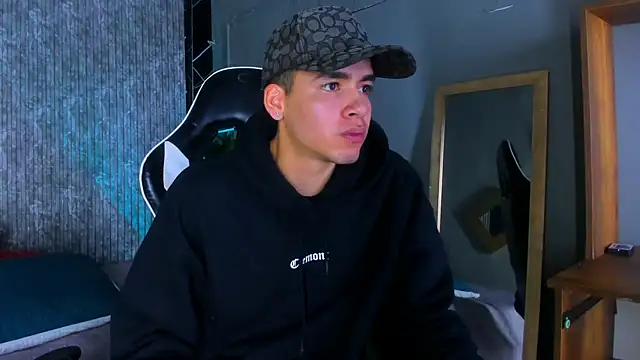 Snapshot of Mike_0233_ chatting on 03.14.25 Mike 0233 online show from 03.14.25