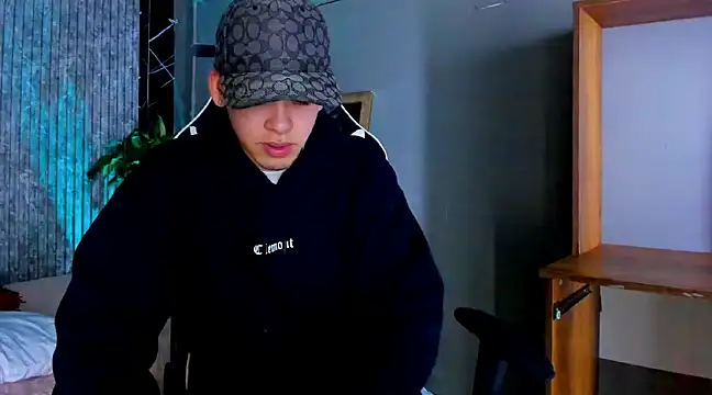 Snapshot of Mike_0233_ chatting on 03.21.25 Mike 0233 online show from 03.21.25