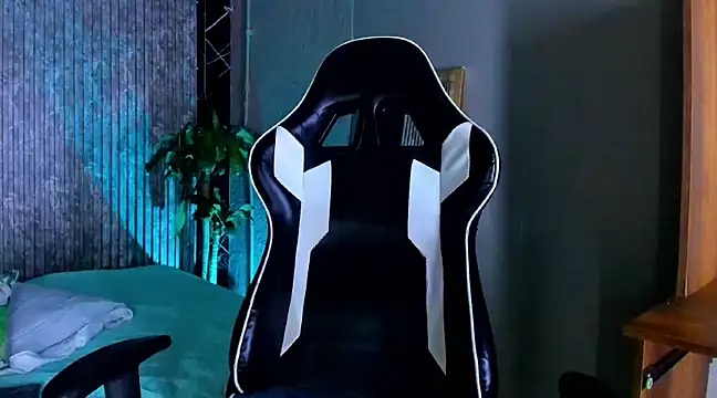 Snapshot of Mike_0233_ chatting on 03.22.25 Mike 0233 online show from 03.22.25