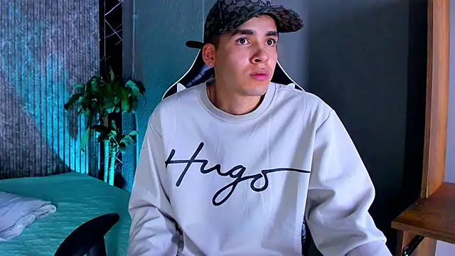 Snapshot of Mike_0233_ chatting on 03.22.25 Mike 0233 online show from 03.22.25