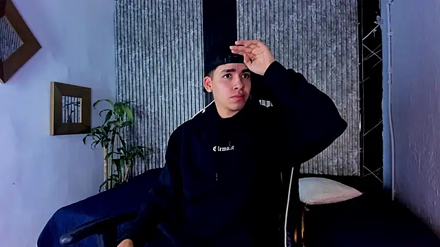 Snapshot of Mike_0233_ chatting on 09.09.25 Mike 0233 online show from 09.09.25