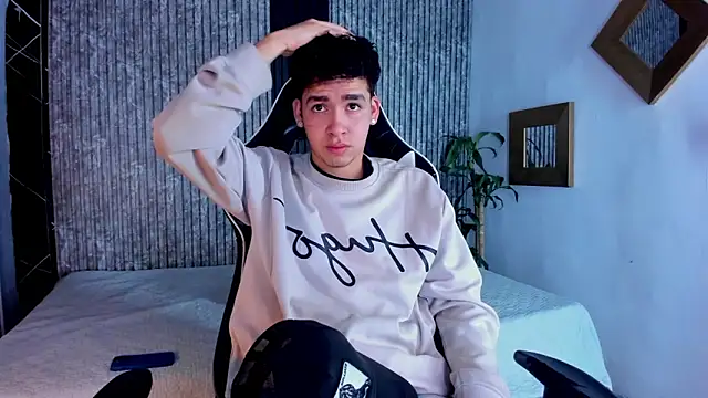 Snapshot of Mike_0233_ chatting on 09.10.25 Mike 0233 online show from 09.10.25