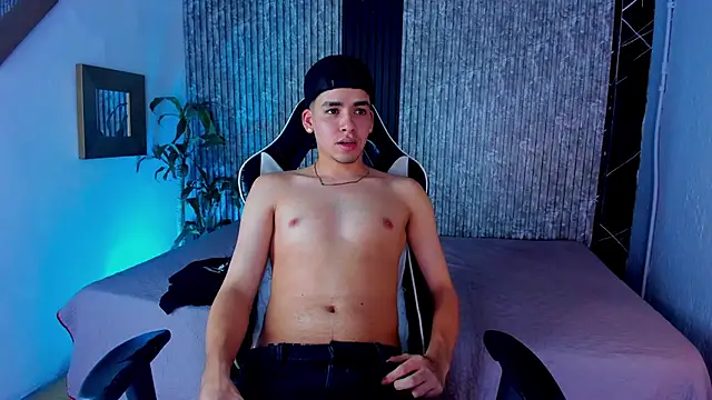 Snapshot of Mike_0233_ chatting on 09.13.25 Mike 0233 online show from 09.13.25