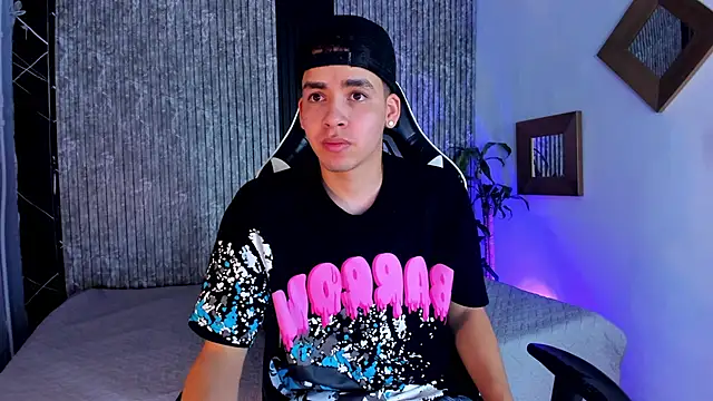 Snapshot of Mike_0233_ chatting on 09.16.25 Mike 0233 online show from 09.16.25