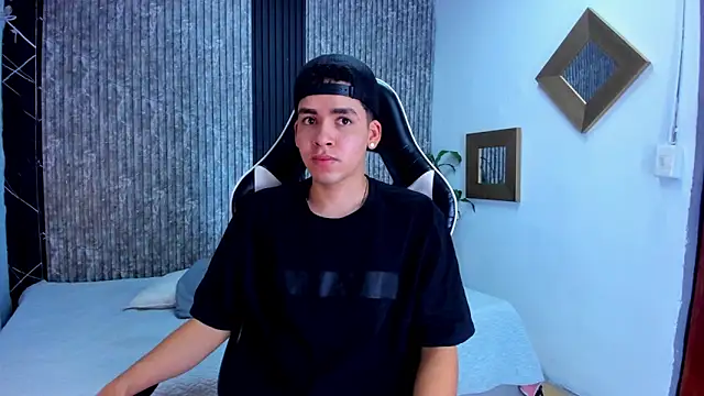 Snapshot of Mike_0233_ chatting on 09.19.25 Mike 0233 online show from 09.19.25