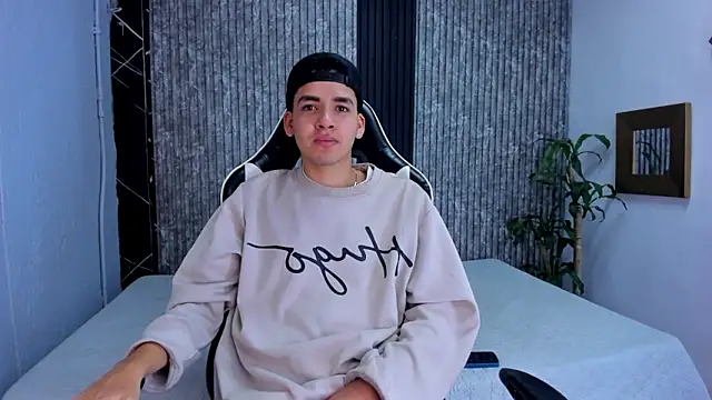 Snapshot of Mike_0233_ chatting on 09.20.25 Mike 0233 online show from 09.20.25