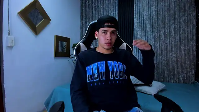 Snapshot of Mike_0233_ chatting on 09.25.25 Mike 0233 online show from 09.25.25