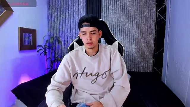 Snapshot of Mike_0233_ chatting on 09.26.25 Mike 0233 online show from 09.26.25