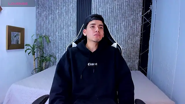 Snapshot of Mike_0233_ chatting on 09.27.25 Mike 0233 online show from 09.27.25