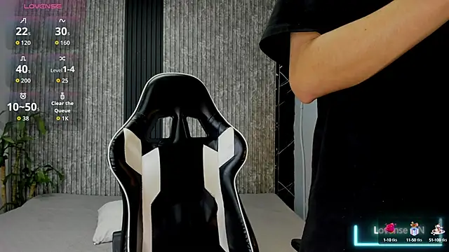 Snapshot of Mike_0233_ chatting on 10.03.25 Mike 0233 online show from 10.03.25