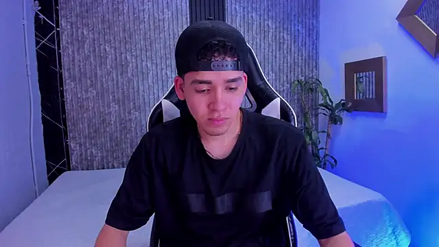 Snapshot of Mike_0233_ chatting on 10.15.25 Mike 0233 online show from 10.15.25