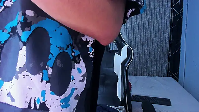 Snapshot of Mike_0233_ chatting on 10.17.25 Mike 0233 online show from 10.17.25