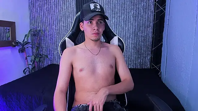 Snapshot of Mike_0233_ chatting on 10.22.25 Mike 0233 online show from 10.22.25