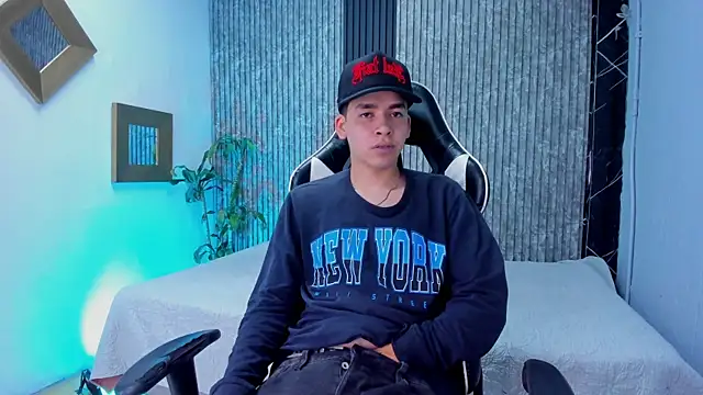 Snapshot of Mike_0233_ chatting on 10.30.25 Mike 0233 online show from 10.30.25